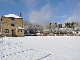 Beautiful Holiday Home With an Open Fireplace