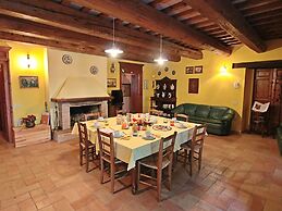 Holiday Home in Serrungarina Near the Lake