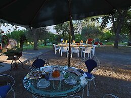 Holiday Home in Serrungarina Near the Lake