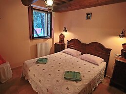 Holiday Home in Serrungarina Near the Lake