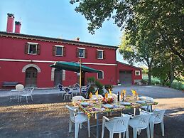 Holiday Home in Serrungarina Near the Lake
