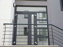 Topfloor Comfortable Luxury Apartment With Private Balcony,free Garage