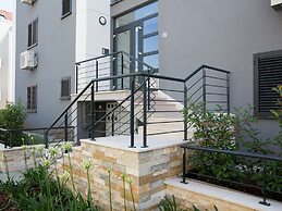 Topfloor Comfortable Luxury Apartment With Private Balcony,free Garage