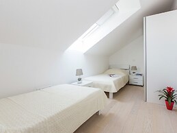 Topfloor Comfortable Luxury Apartment With Private Balcony,free Garage