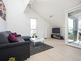 Topfloor Comfortable Luxury Apartment With Private Balcony,free Garage