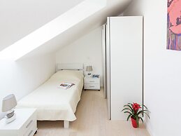 Topfloor Comfortable Luxury Apartment With Private Balcony,free Garage