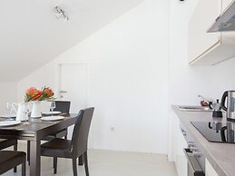 Topfloor Comfortable Luxury Apartment With Private Balcony,free Garage