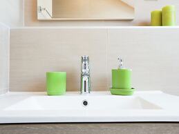 Topfloor Comfortable Luxury Apartment With Private Balcony,free Garage