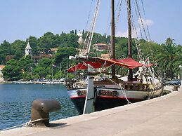 Topfloor Comfortable Luxury Apartment With Private Balcony,free Garage