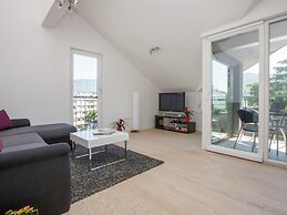 Topfloor Comfortable Luxury Apartment With Private Balcony,free Garage