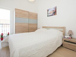 Topfloor Comfortable Luxury Apartment With Private Balcony,free Garage