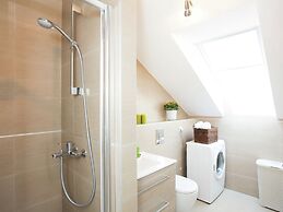 Topfloor Comfortable Luxury Apartment With Private Balcony,free Garage