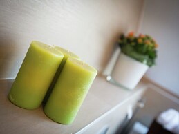 Topfloor Comfortable Luxury Apartment With Private Balcony,free Garage