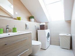 Topfloor Comfortable Luxury Apartment With Private Balcony,free Garage