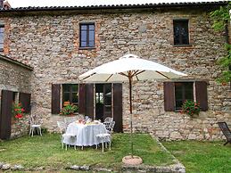 Tranquil Farmhouse near Center in Umbertide with Garden