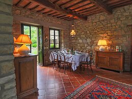 Tranquil Farmhouse near Center in Umbertide with Garden