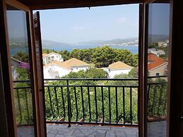 Sea-view Apartment in Okrug Donji With Balcony