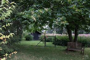 Peaceful Garden Hideaway