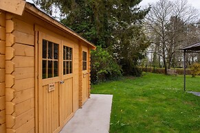 Peaceful Garden Hideaway
