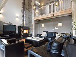 Luxurious Villa in Nadrin Belgium with Sauna & Hot Tub