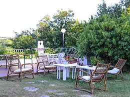 Cottage in Montefiore Near Forest and Beach