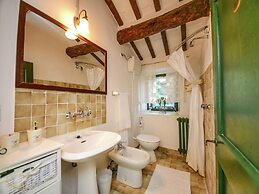 Cottage in Montefiore Near Forest and Beach