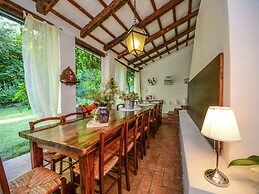 Cottage in Montefiore Near Forest and Beach