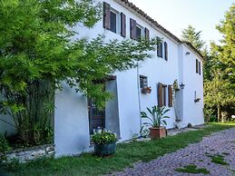 Cottage in Montefiore Near Forest and Beach