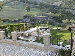 Belvilla by OYO Graceful Apartment With Garden