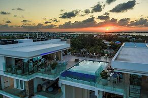 Alaia Belize, Autograph Collection