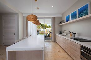 Alaia Belize, Autograph Collection