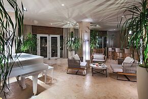 Alaia Belize, Autograph Collection