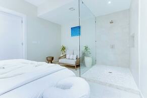 Alaia Belize, Autograph Collection