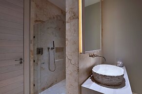 Alaia Belize, Autograph Collection