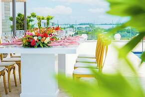 Alaia Belize, Autograph Collection