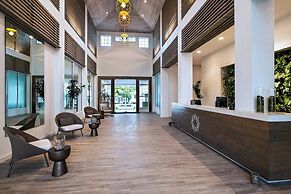 Alaia Belize, Autograph Collection