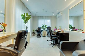 Alaia Belize, Autograph Collection