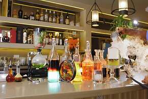 Alaia Belize, Autograph Collection