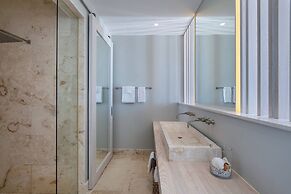 Alaia Belize, Autograph Collection