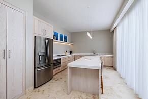 Alaia Belize, Autograph Collection