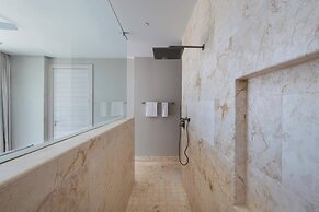 Alaia Belize, Autograph Collection