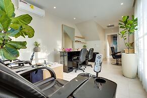 Alaia Belize, Autograph Collection