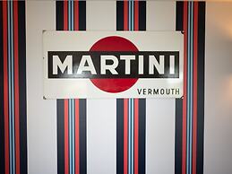 Modern, Trendy F1 Theme Lodge, Near the Sea