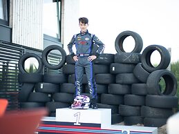 Modern, Trendy F1 Theme Lodge, Near the Sea