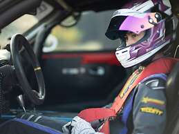 Modern, Trendy F1 Theme Lodge, Near the Sea