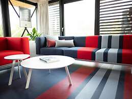 Modern, Trendy F1 Theme Lodge, Near the Sea