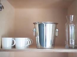 Modern, Trendy F1 Theme Lodge, Near the Sea