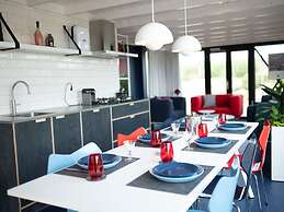 Modern, Trendy F1 Theme Lodge, Near the Sea