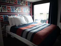 Modern, Trendy F1 Theme Lodge, Near the Sea