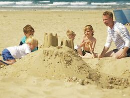 Cozy Holiday Home in De Koog With Swimming Pool